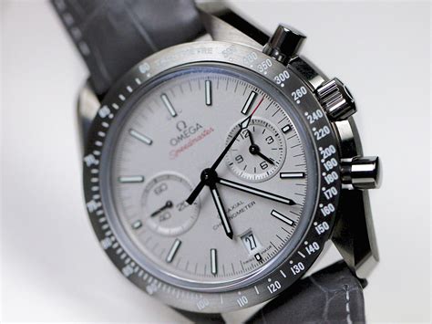 omega speedmaster light side of the moon